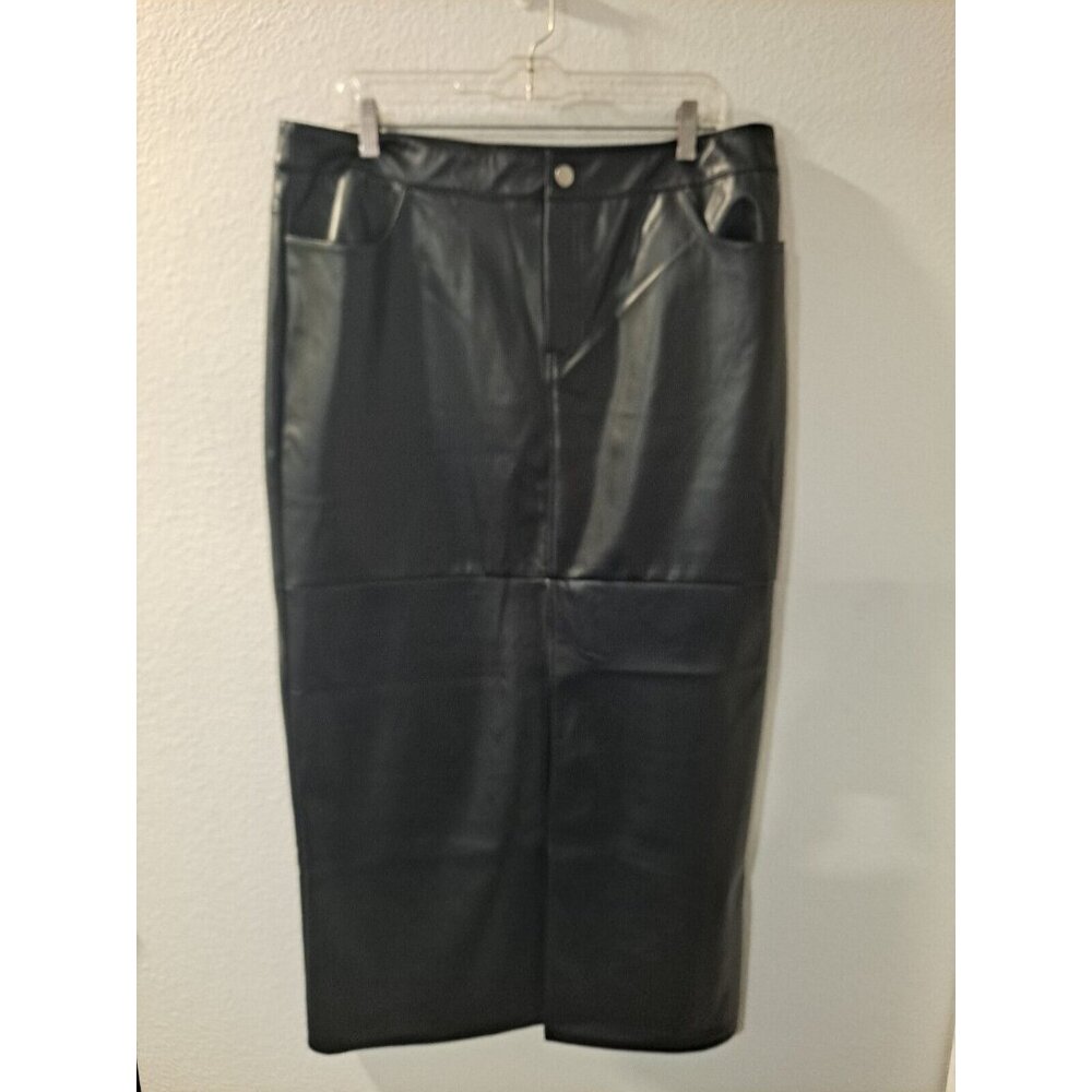 Forever 21 Plus Women Black Faux Leather Slit Maxi Skirt Sleek Stylish 1X NWT